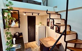 LOFT MINI-CASA, colchões com massagem, mobiliado e aconchegante